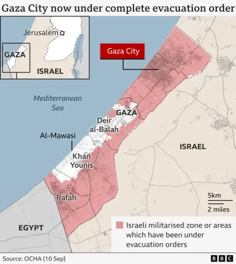 Numerous Palestinians Escape as Israeli Troops Advance Deeper into Gaza City